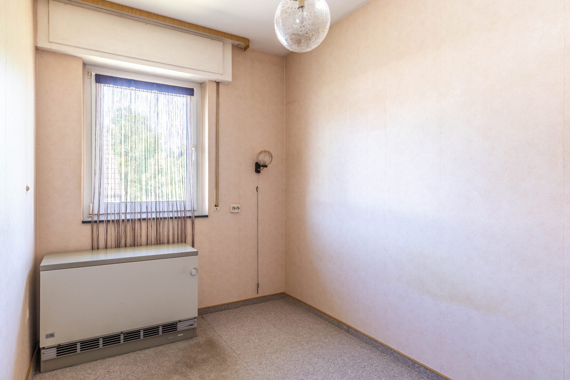 Immobilienangebot - Maintal - Alle - Maintal-Hochstadt: Modernisierungsbedürftiges Ein- / Zweifamilienhaus mit herrlichem Grundstück