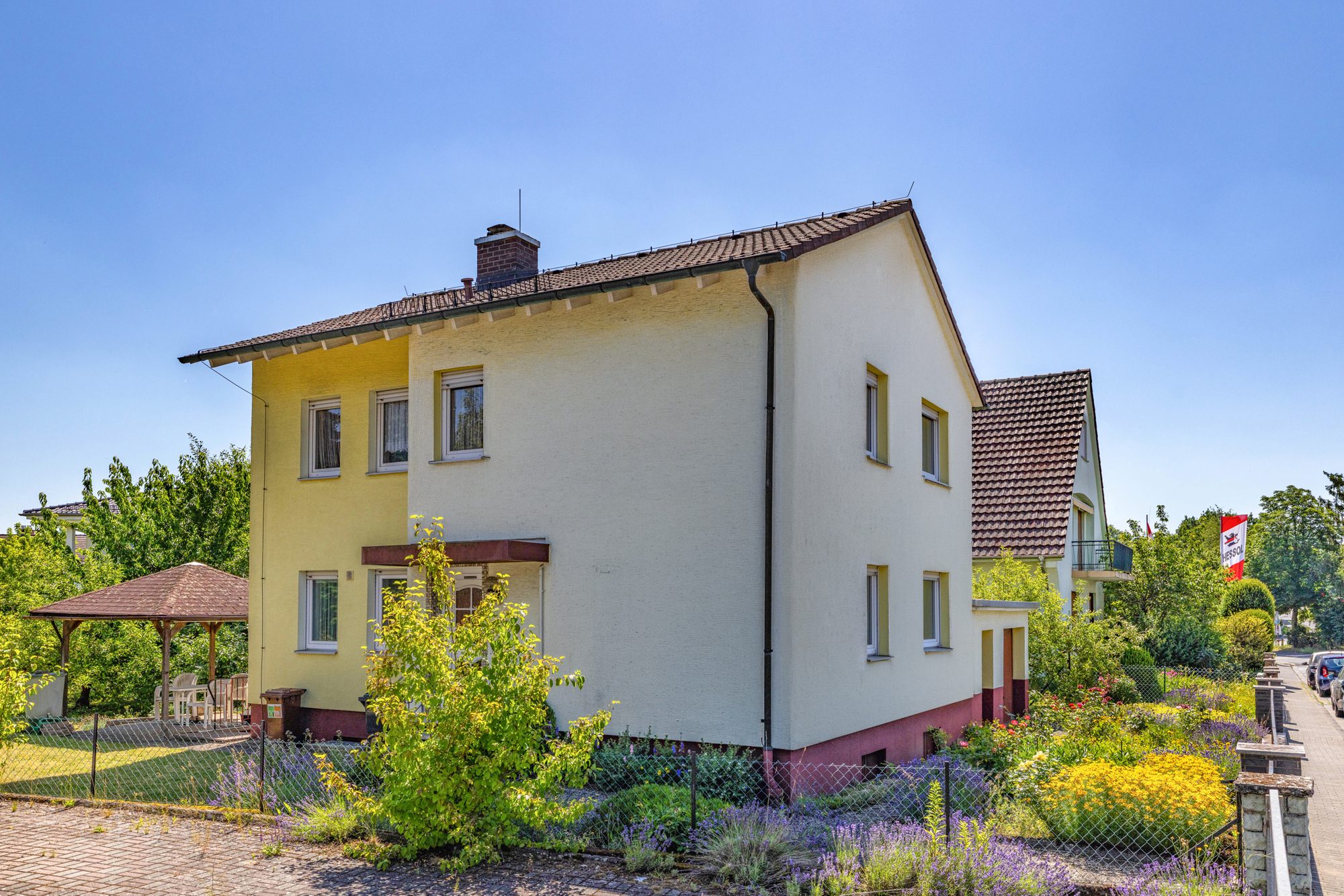 Immobilienangebot - Maintal - Alle - Maintal-Hochstadt: Modernisierungsbedürftiges Ein- / Zweifamilienhaus mit herrlichem Grundstück