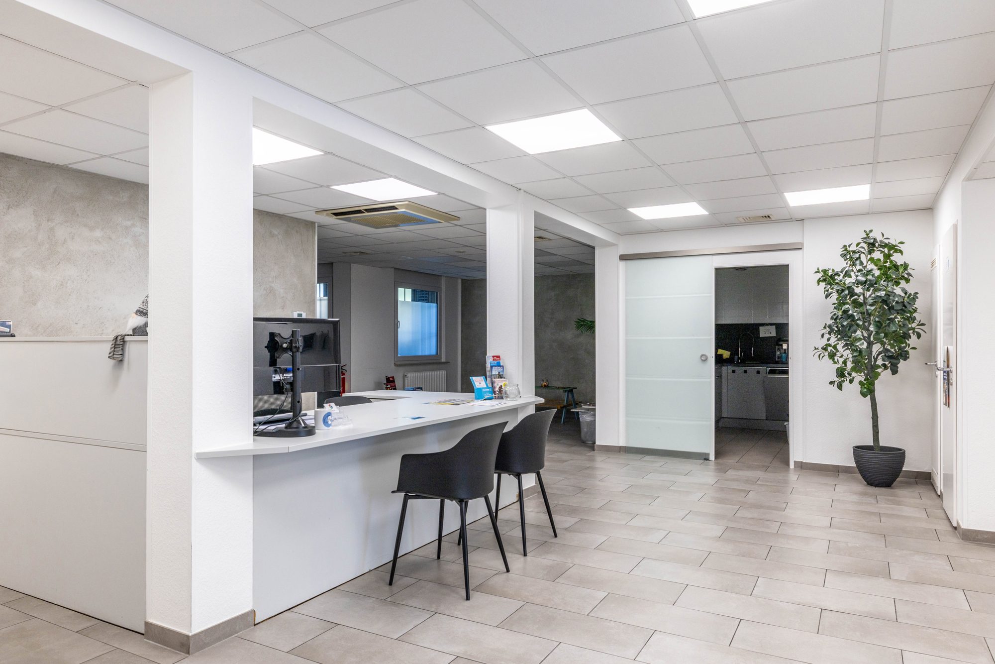 Immobilienangebot - Hanau - Alle - Hanau-Innenstadt: Attraktive Büro- / Praxis und Ladenfläche in stark frequentierter Lage