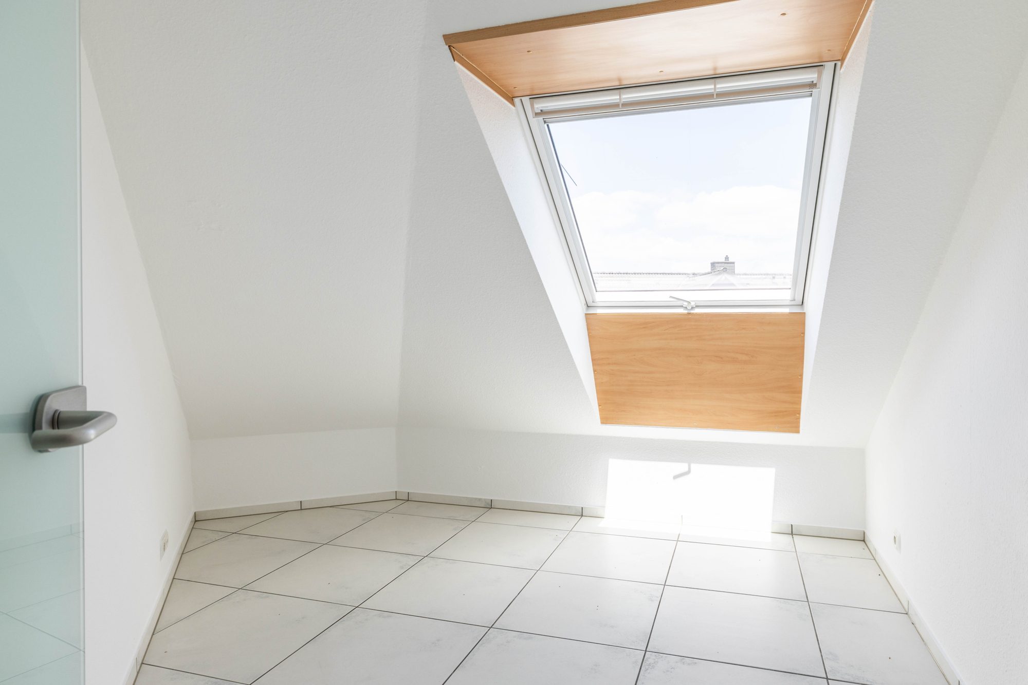 Immobilienangebot - Bruchköbel - Alle - Bruchköbel-Roßdorf: Schöne 3-Zimmer-Dachgeschoss-Wohnung mit herrlicher Dachterrasse in ruhiger Lage