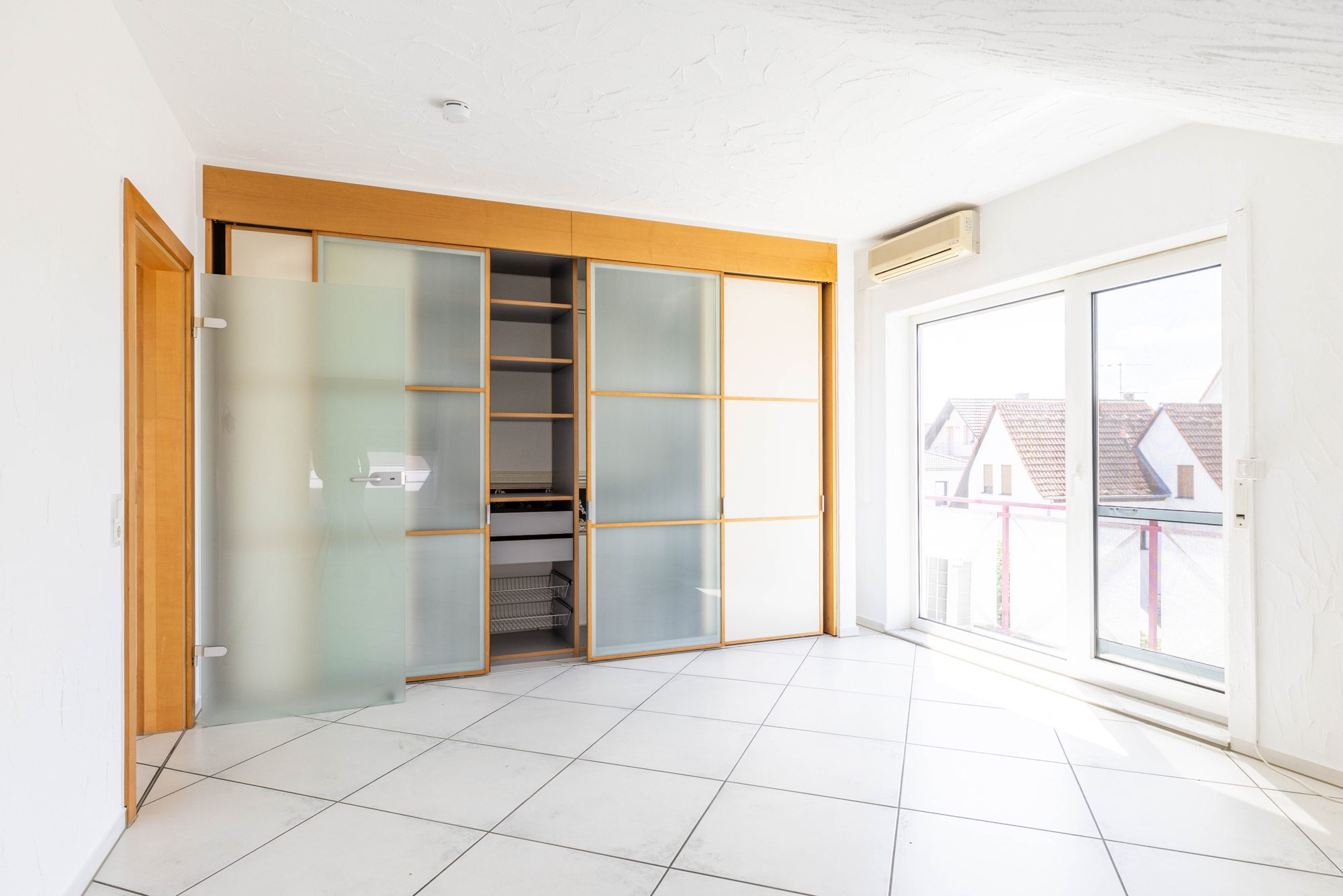 Immobilienangebot - Bruchköbel - Alle - Bruchköbel-Roßdorf: Schöne 3-Zimmer-Dachgeschoss-Wohnung mit herrlicher Dachterrasse in ruhiger Lage