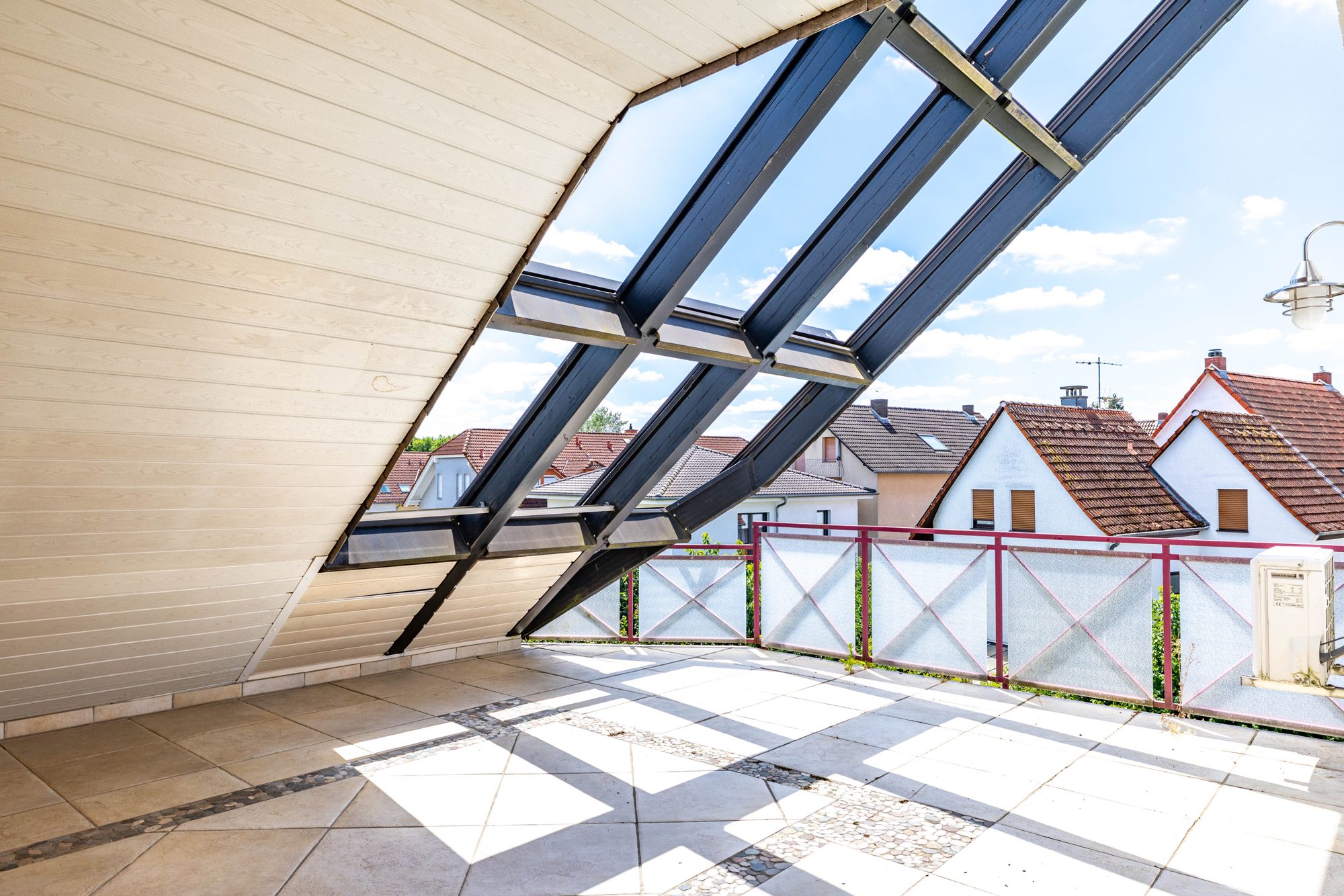 Immobilienangebot - Bruchköbel - Alle - Bruchköbel-Roßdorf: Schöne 3-Zimmer-Dachgeschoss-Wohnung mit herrlicher Dachterrasse in ruhiger Lage