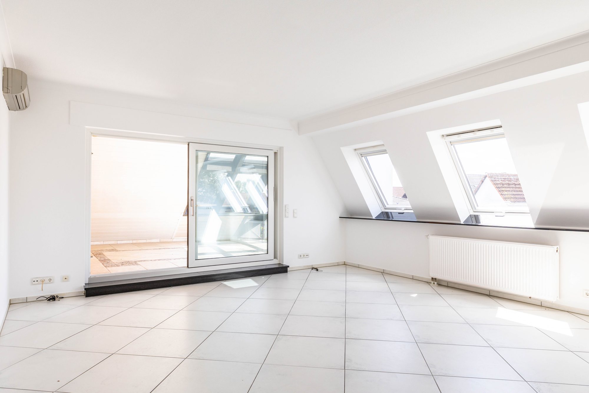 Immobilienangebot - Bruchköbel - Alle - Bruchköbel-Roßdorf: Schöne 3-Zimmer-Dachgeschoss-Wohnung mit herrlicher Dachterrasse in ruhiger Lage