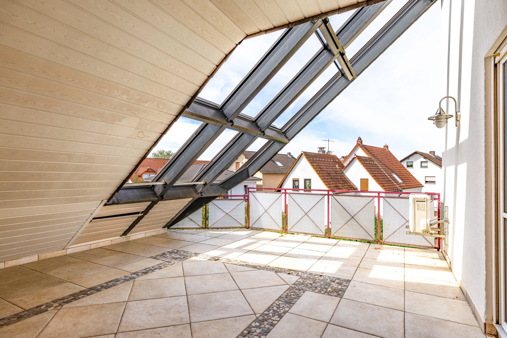 Immobilienangebot - Bruchköbel - Alle - Bruchköbel-Roßdorf: Schöne 3-Zimmer-Dachgeschoss-Wohnung mit herrlicher Dachterrasse in ruhiger Lage