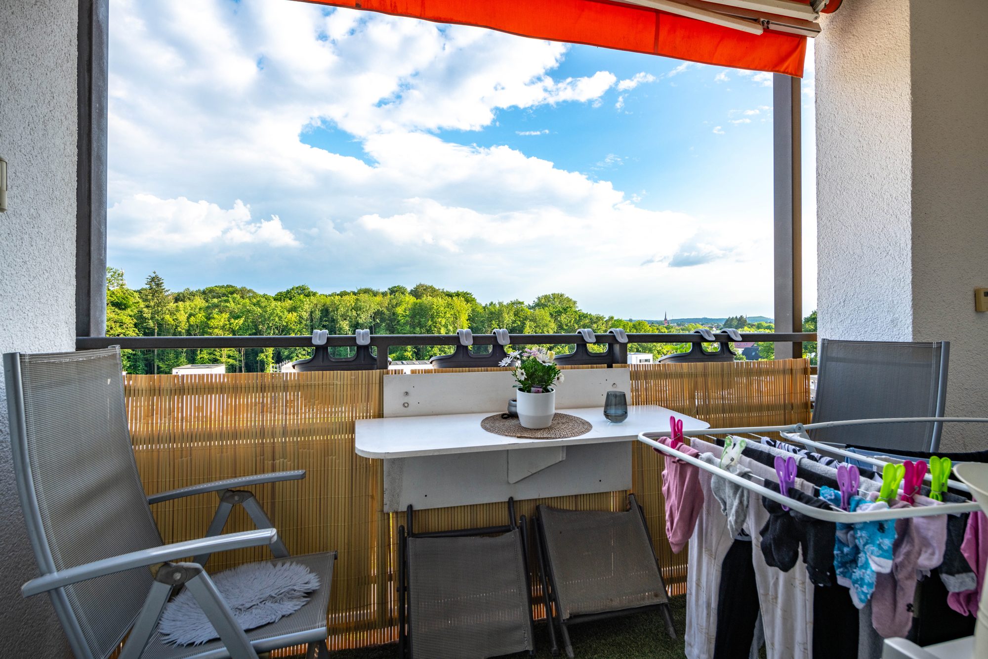 Immobilienangebot - Maintal - Alle - Maintal-Dörnigheim: Gut geschnittene 4-Zimmer-Wohnung mit Süd-Balkon in ruhiger Waldrandlage