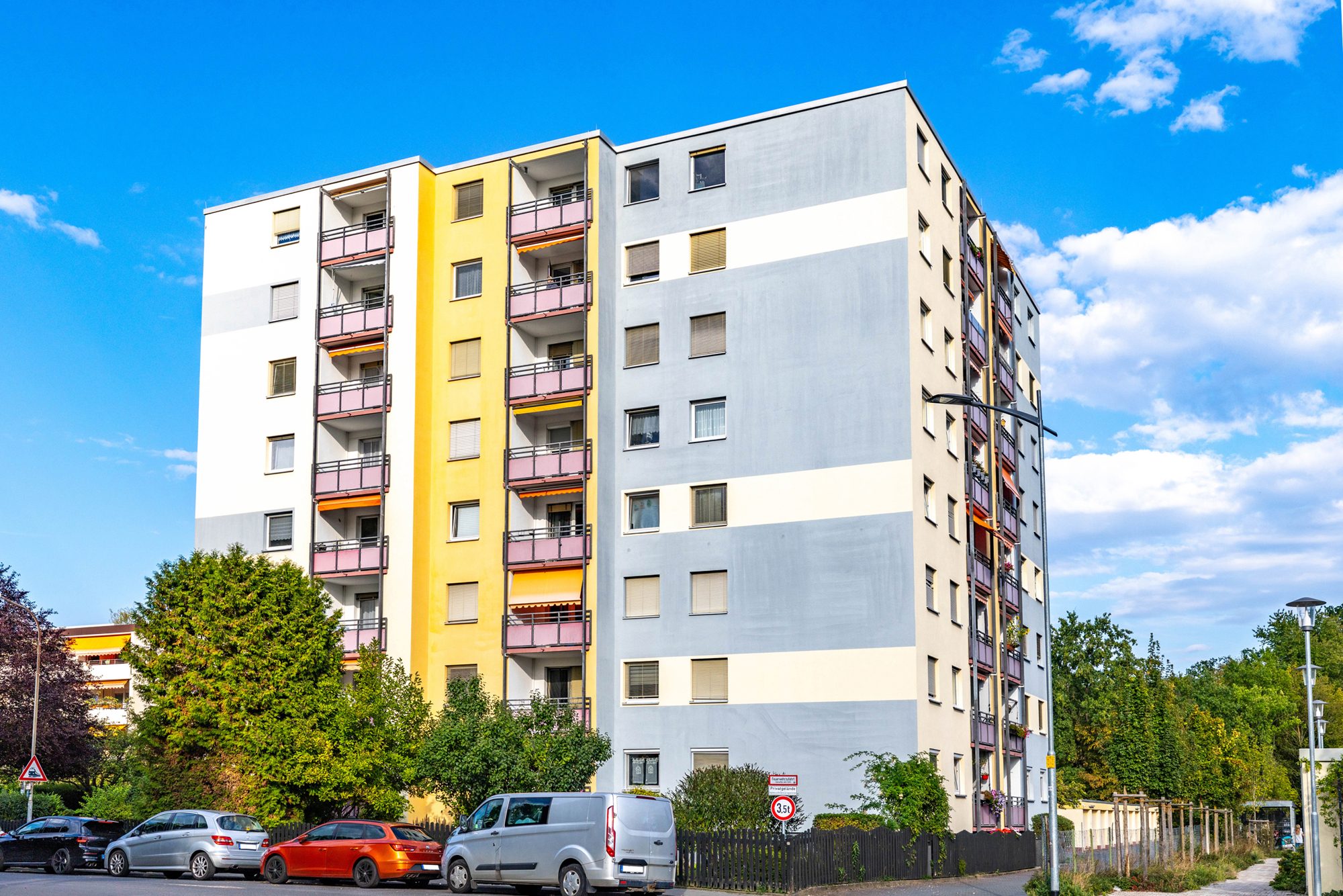 Immobilienangebot - Maintal - Alle - Maintal-Dörnigheim: Gut geschnittene 4-Zimmer-Wohnung mit Süd-Balkon in ruhiger Waldrandlage