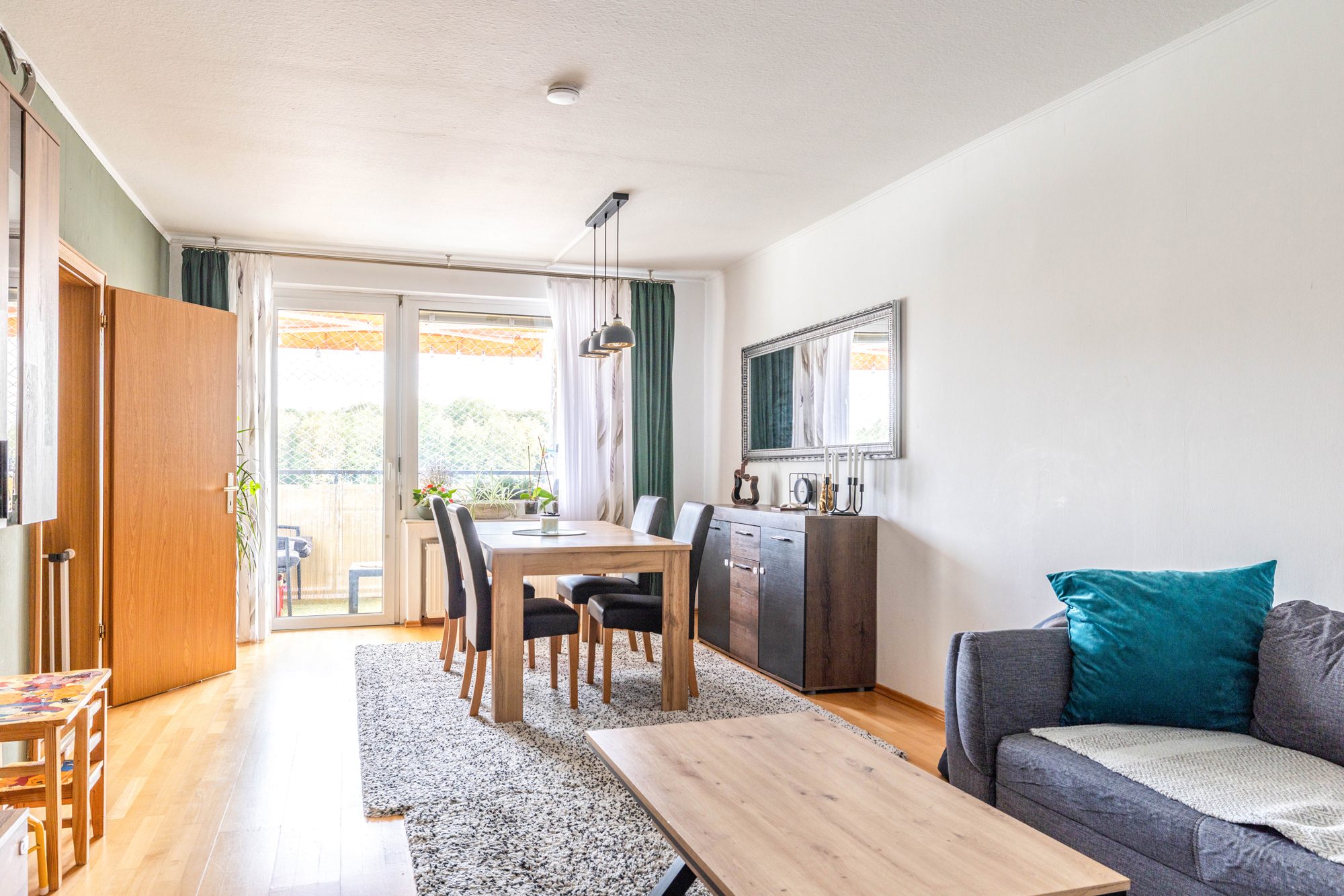 Immobilienangebot - Maintal - Alle - Maintal-Dörnigheim: Gut geschnittene 4-Zimmer-Wohnung mit Süd-Balkon in ruhiger Waldrandlage