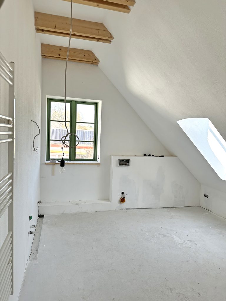 Immobilienangebot - Owschlag - Alle - Stilvoller Neubau unter Reet aus fachmännischer Hand: Ihr modernes Landhaus steht zum Einzug bereit!