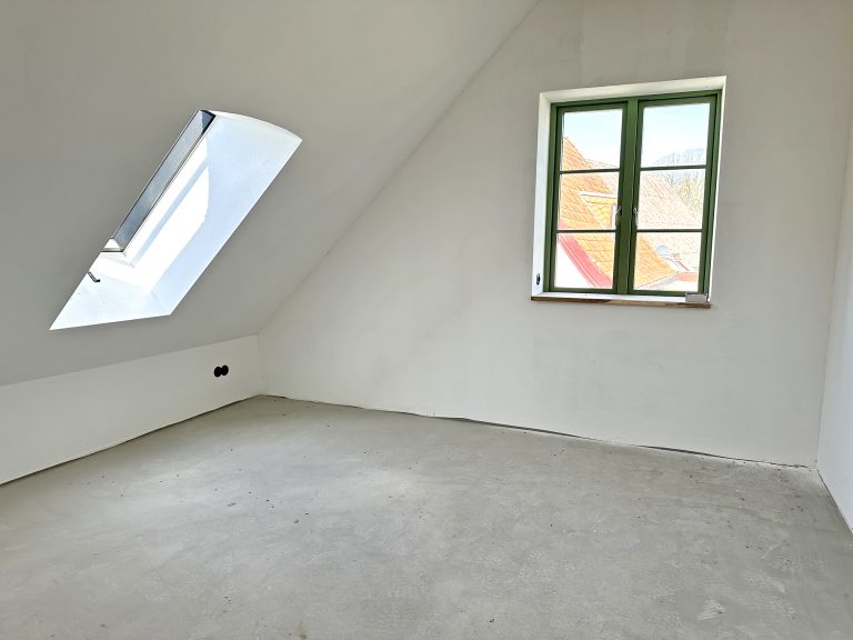 Immobilienangebot - Owschlag - Alle - Stilvoller Neubau unter Reet aus fachmännischer Hand: Ihr modernes Landhaus steht zum Einzug bereit!