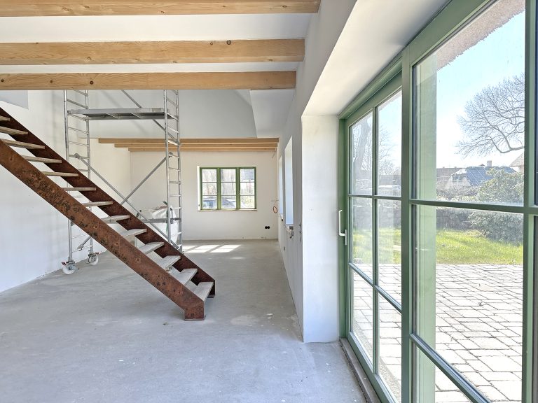 Immobilienangebot - Owschlag - Alle - Stilvoller Neubau unter Reet aus fachmännischer Hand: Ihr modernes Landhaus steht zum Einzug bereit!