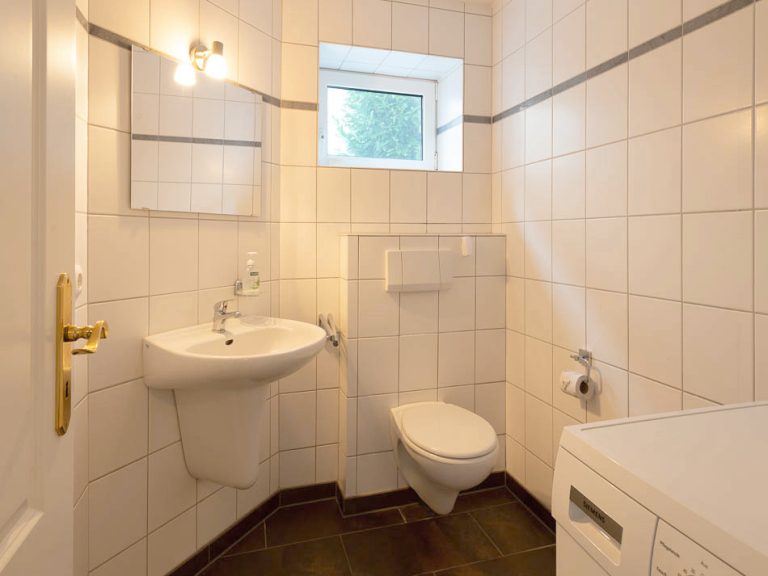 Immobilienangebot - Kosel - Alle - Souterrain-Wohnung mit traumhaftem Seeblick – Voll möbliert und sofort bezugsfertig!