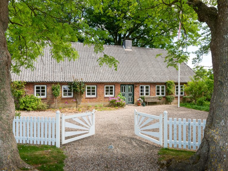 Immobilienangebot - Mohrkirch - Alle - … und am Ende der Straße steht ein besonderes Landhaus