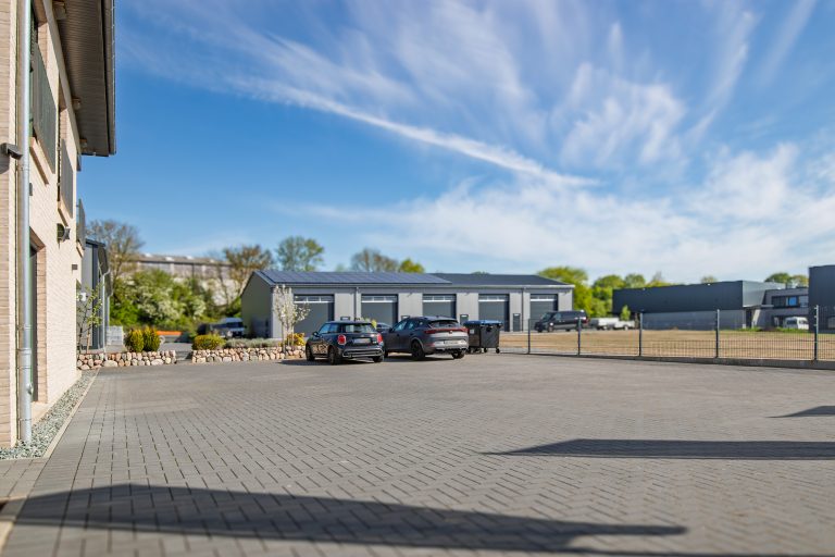 Immobilienangebot - Eckernförde - Alle - Zur Miete: Großzügiges und modernes Bürogebäude im Gewerbegebiet Grasholz in Eckernförde