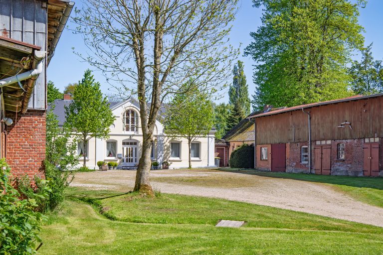 Immobilienangebot - Esgrus - Alle - Charmanter Dreiseithof in schönster Lage Angelns!