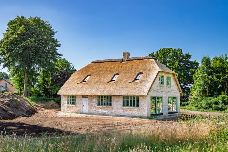 Immobilienangebot - Owschlag - Alle - Reet-Neubau der besonderen Art auf großem Grundstück