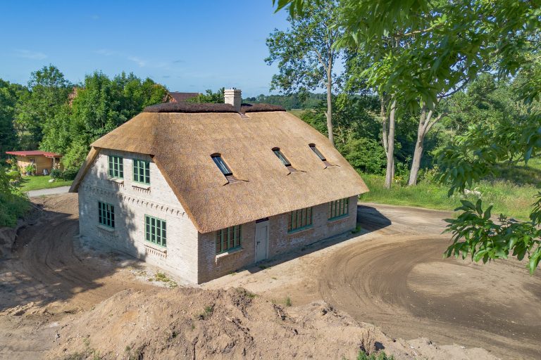 Immobilienangebot - Owschlag - Alle - Reet-Neubau der besonderen Art auf großem Grundstück