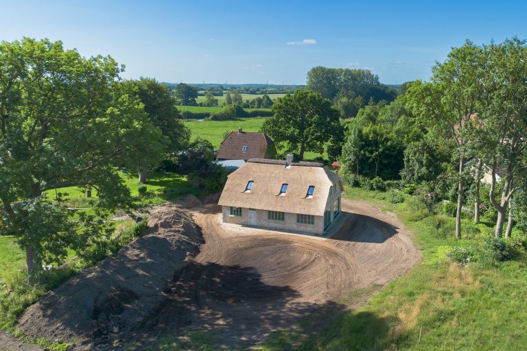 Immobilienangebot - Owschlag - Alle - Reet-Neubau der besonderen Art auf großem Grundstück