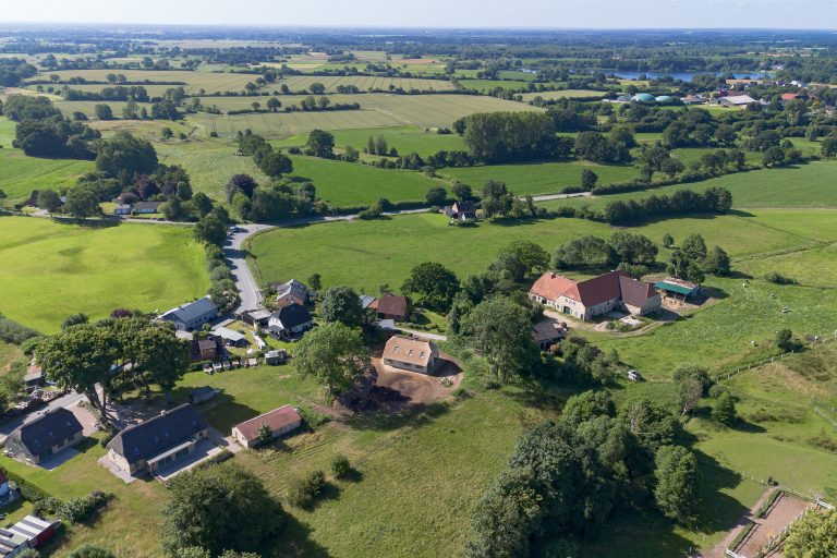 Immobilienangebot - Owschlag - Alle - Reet-Neubau der besonderen Art auf großem Grundstück