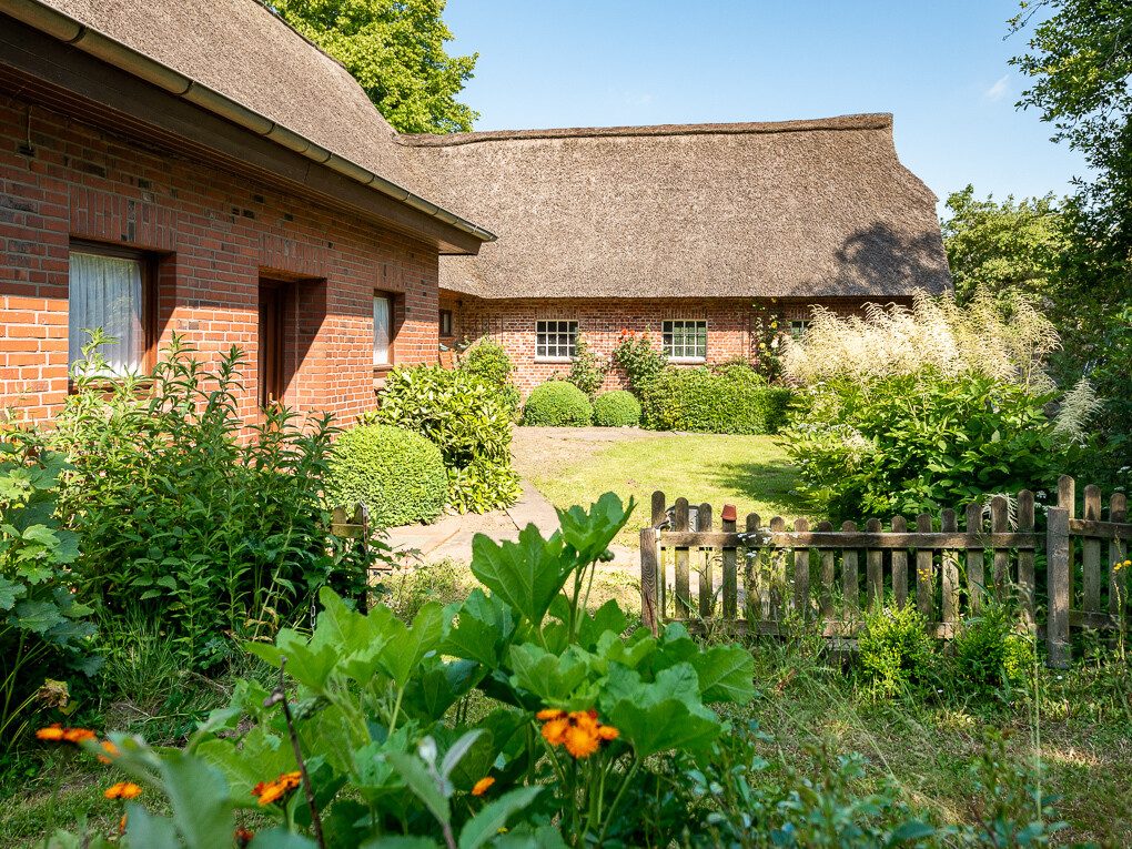 Immobilienangebot - Achterwehr - Alle - Wohnen auf dem Land unter Reet und doch gleich in der Stadt