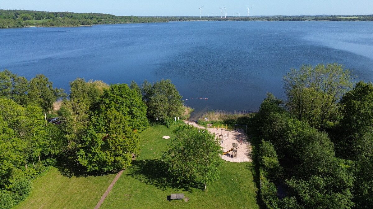 Immobilienangebot - Groß Wittensee - Alle - Modernisiertes Wohnhaus mit 7 Zimmern und Extra-Fläche zur Vermietung in Groß Wittensee