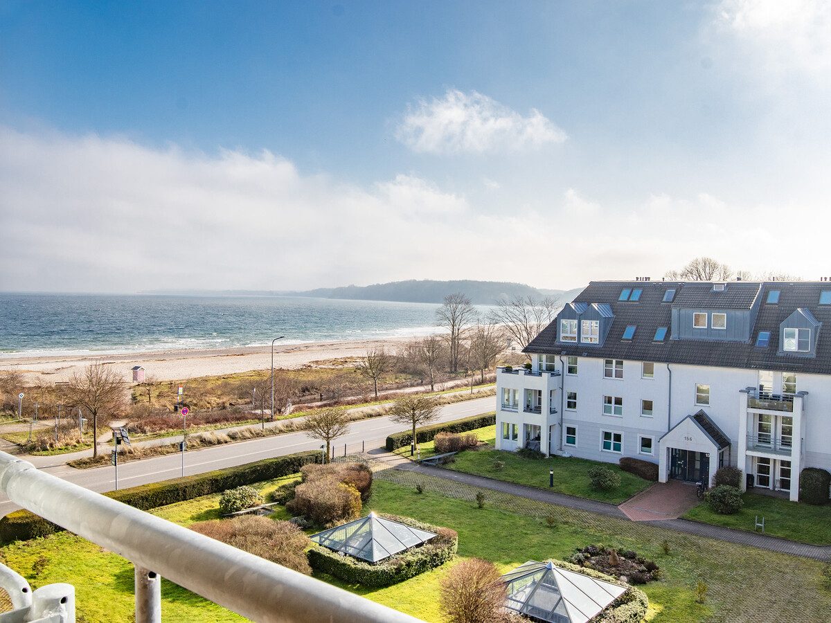Immobilienangebot - Eckernförde - Alle - Die Ostsee in der Nase – helle Dachgeschosswohnung am Eckernförder Südstrand mit Meerblick