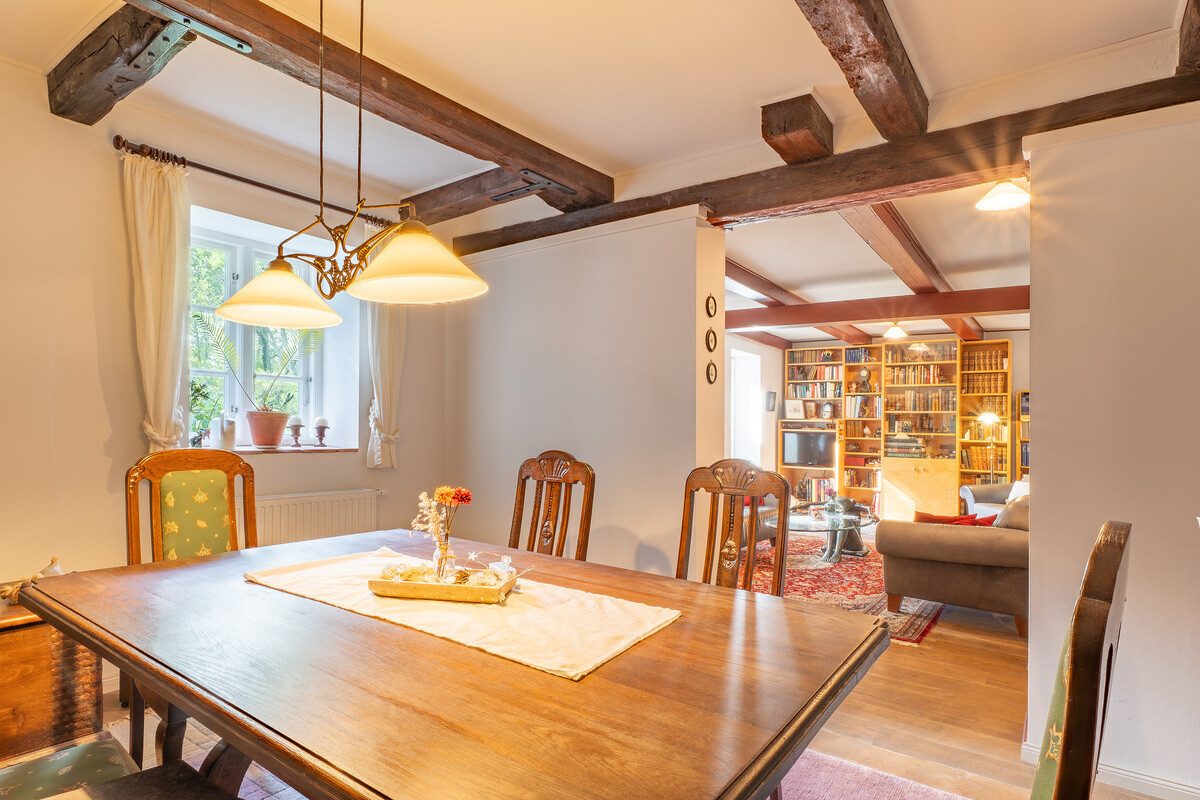 Immobilienangebot - Uelvesbüll - Alle - Landhausidylle unter Reet - Wohnen, wo Ruhe zuhause ist