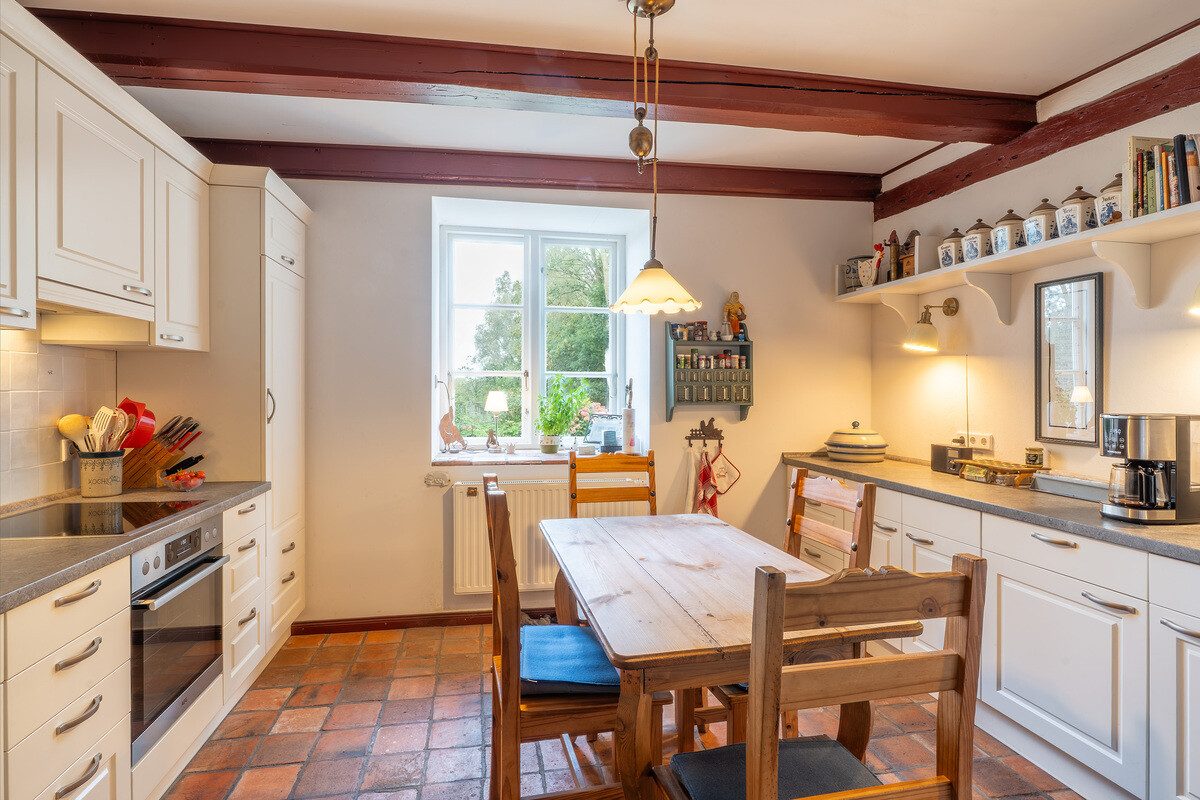Immobilienangebot - Uelvesbüll - Alle - Landhausidylle unter Reet - Wohnen, wo Ruhe zuhause ist