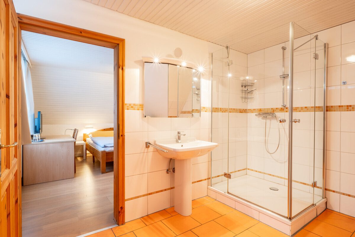 Immobilienangebot - Gelting - Alle - Drei Häuser – vielseitig nutzbar, in idyllischer Lage nahe der Ostsee!
