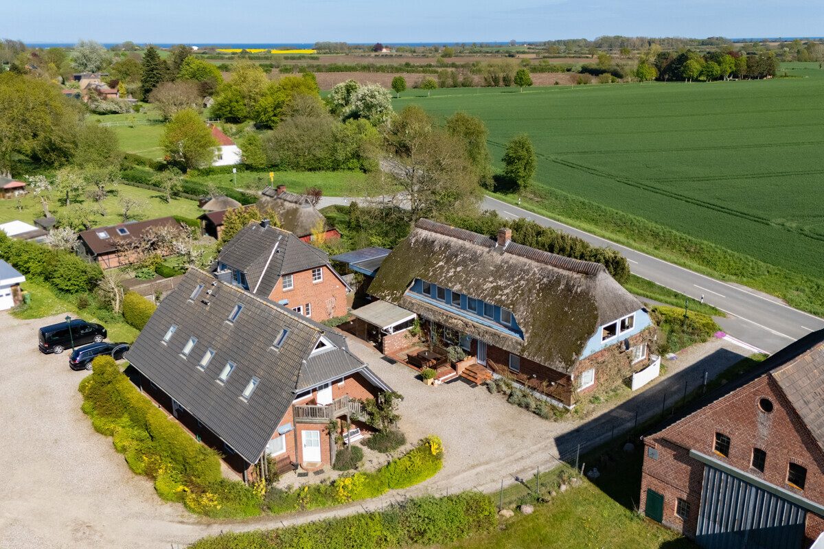 Immobilienangebot - Gelting - Alle - Drei Häuser – vielseitig nutzbar, in idyllischer Lage nahe der Ostsee!