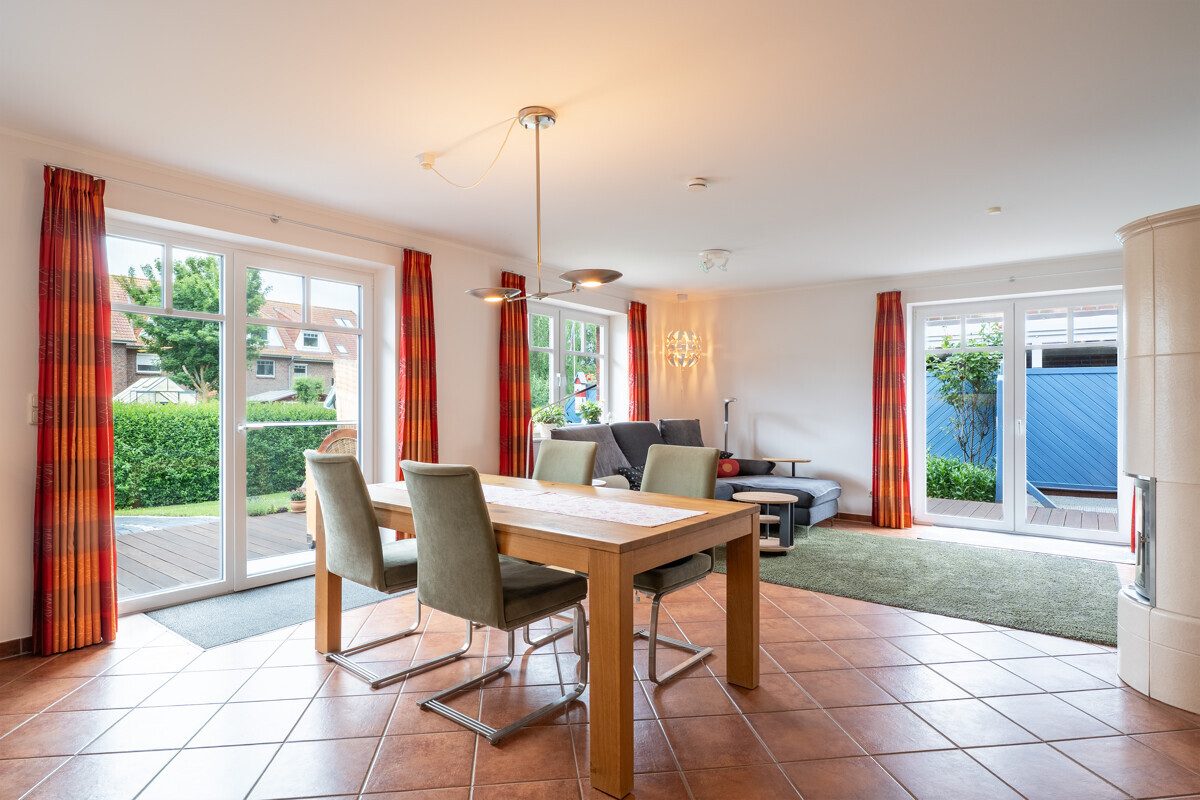 Immobilienangebot - Schönberg (Holstein) / Kalifornien - Alle - Wohntraum nahe der Ostsee: Modernes Massivhaus mit Sauna und Kamin in Schönberg