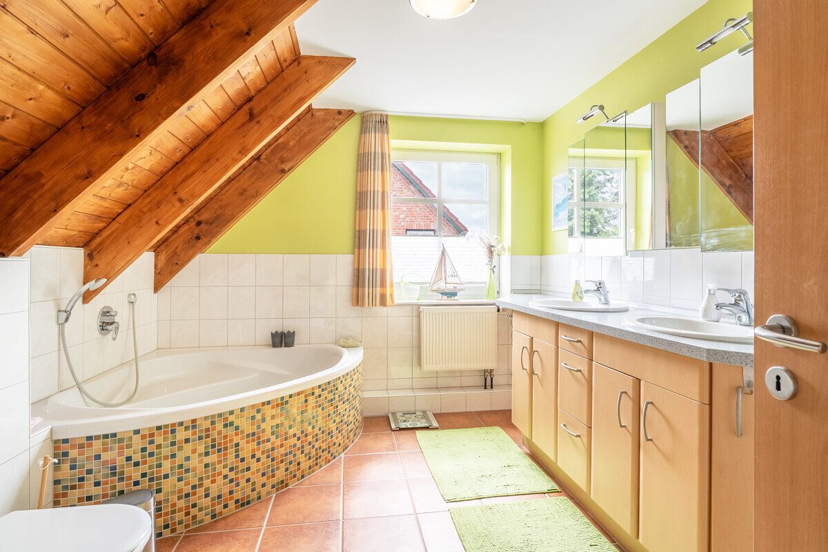 Immobilienangebot - Schönberg (Holstein) / Kalifornien - Alle - Wohntraum nahe der Ostsee: Modernes Massivhaus mit Sauna und Kamin in Schönberg