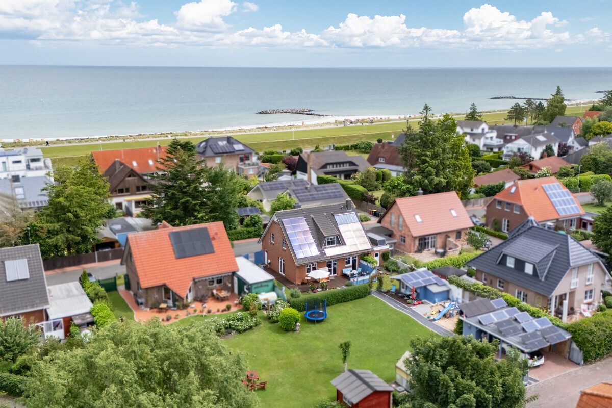Immobilienangebot - Schönberg (Holstein) / Kalifornien - Alle - Wohntraum nahe der Ostsee: Modernes Massivhaus mit Sauna und Kamin in Schönberg