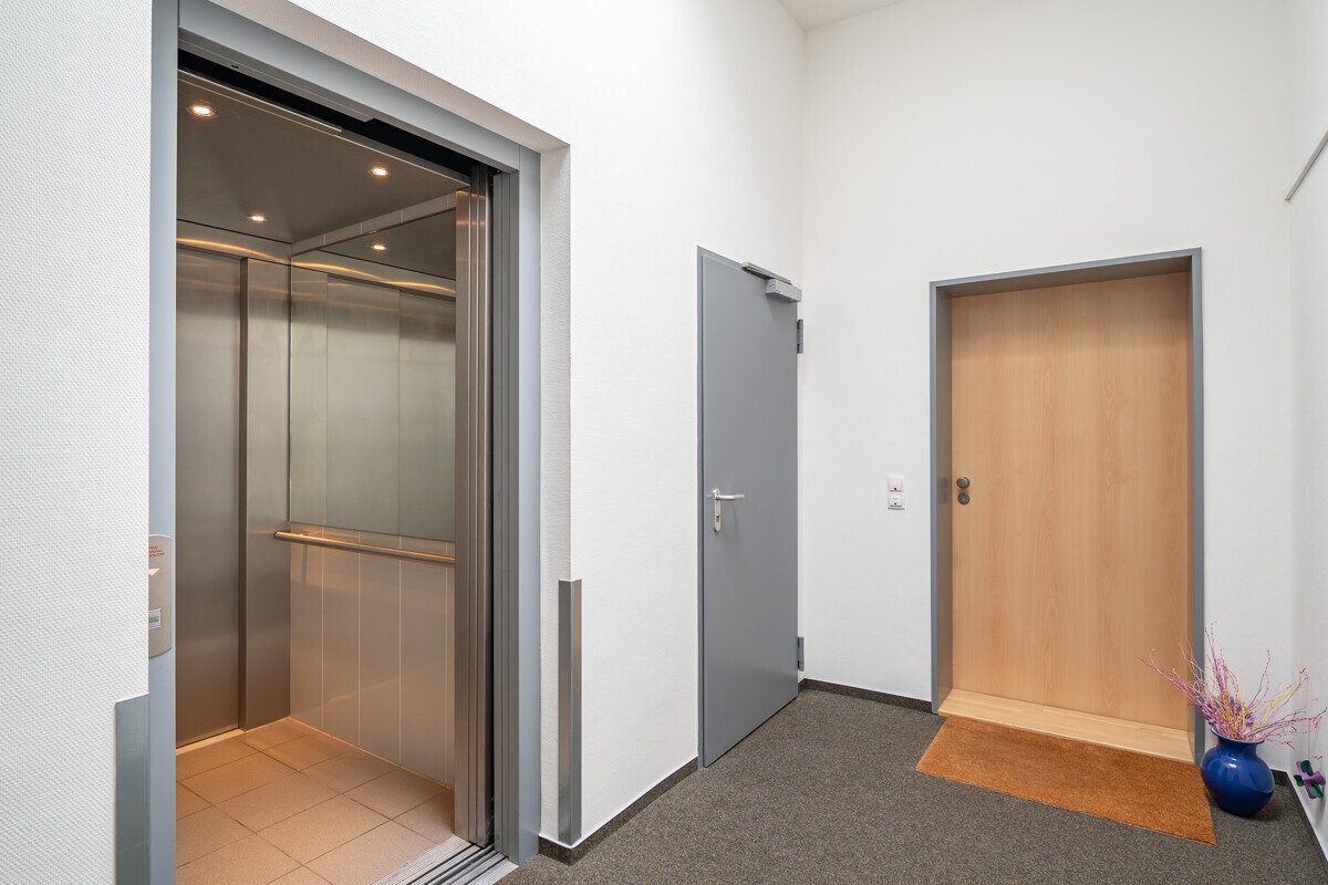 Immobilienangebot - Schönberg - Alle - Penthouse-Juwel mit Dachterrasse und Wallbox in Bestlage!