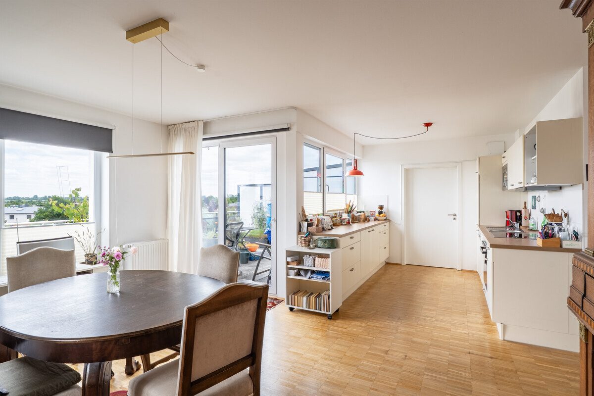 Immobilienangebot - Schönberg - Alle - Penthouse-Juwel mit Dachterrasse und Wallbox in Bestlage!