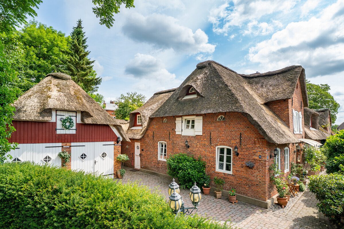 Immobilienangebot - Niebüll - Alle - Wohnen unter Reet - zeitlose Eleganz mit nordischem Charme
