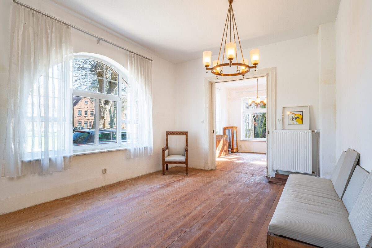 Immobilienangebot - Friedrichstadt - Alle - Wo das Wasser den Alltag begleitet – Stadthaus mit Charakter