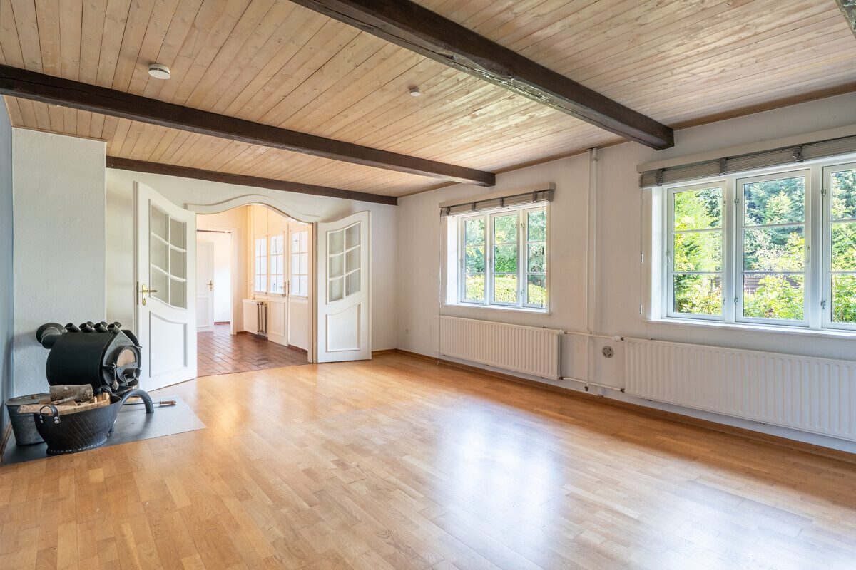 Immobilienangebot - Owschlag - Alle - Exklusives Wohnjuwel unter Reet mit Sauna- & Fitnesshaus