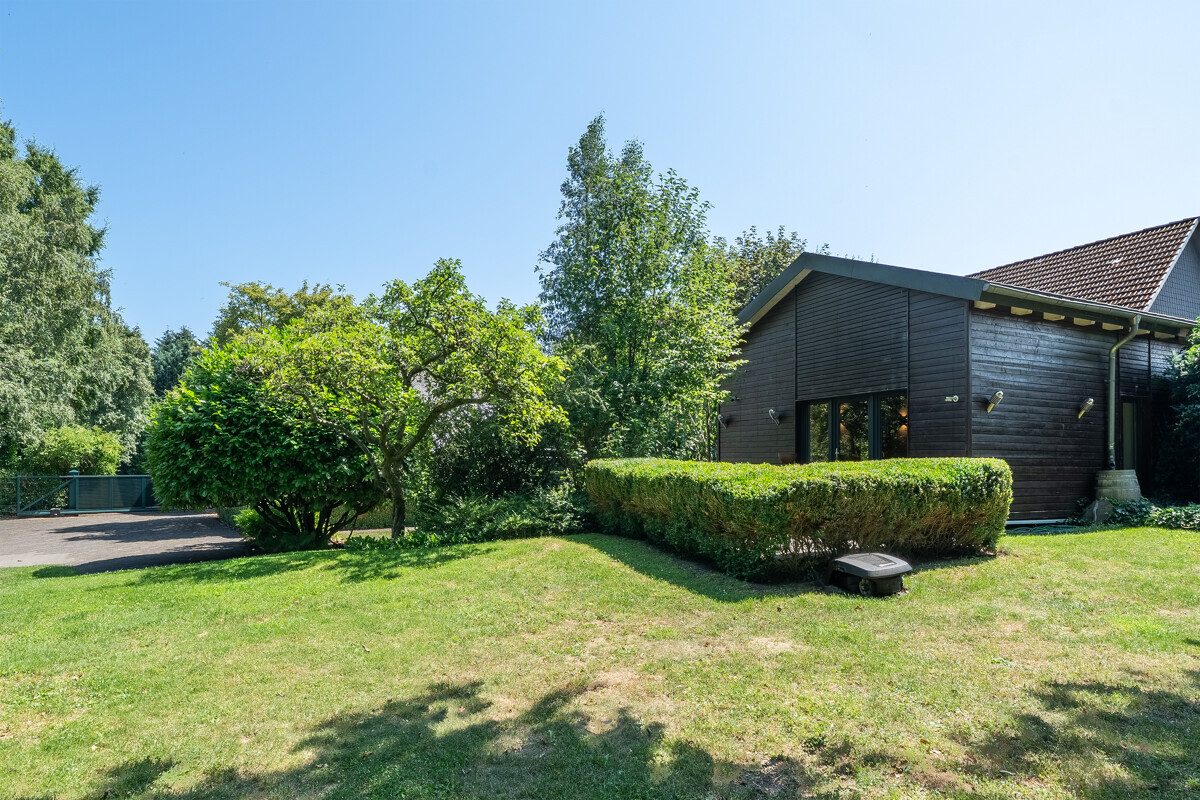Immobilienangebot - Owschlag - Alle - Exklusives Wohnjuwel unter Reet mit Sauna- & Fitnesshaus