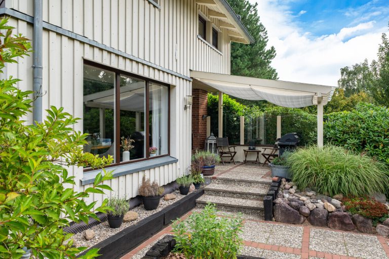 Immobilienangebot - Bollingstedt - Alle - Naturnah wohnen: Modernisiertes Zuhause auf großem Grundstück