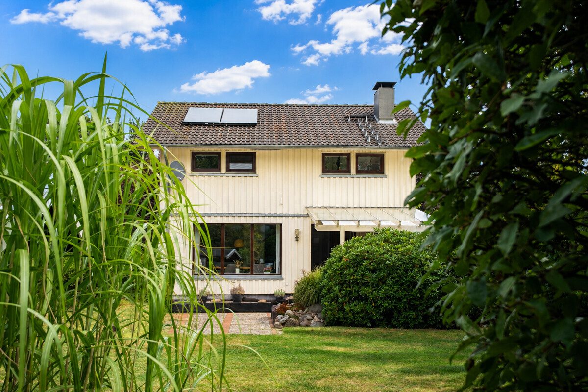 Immobilienangebot - Bollingstedt - Alle - Naturnah wohnen: Modernisiertes Zuhause auf großem Grundstück