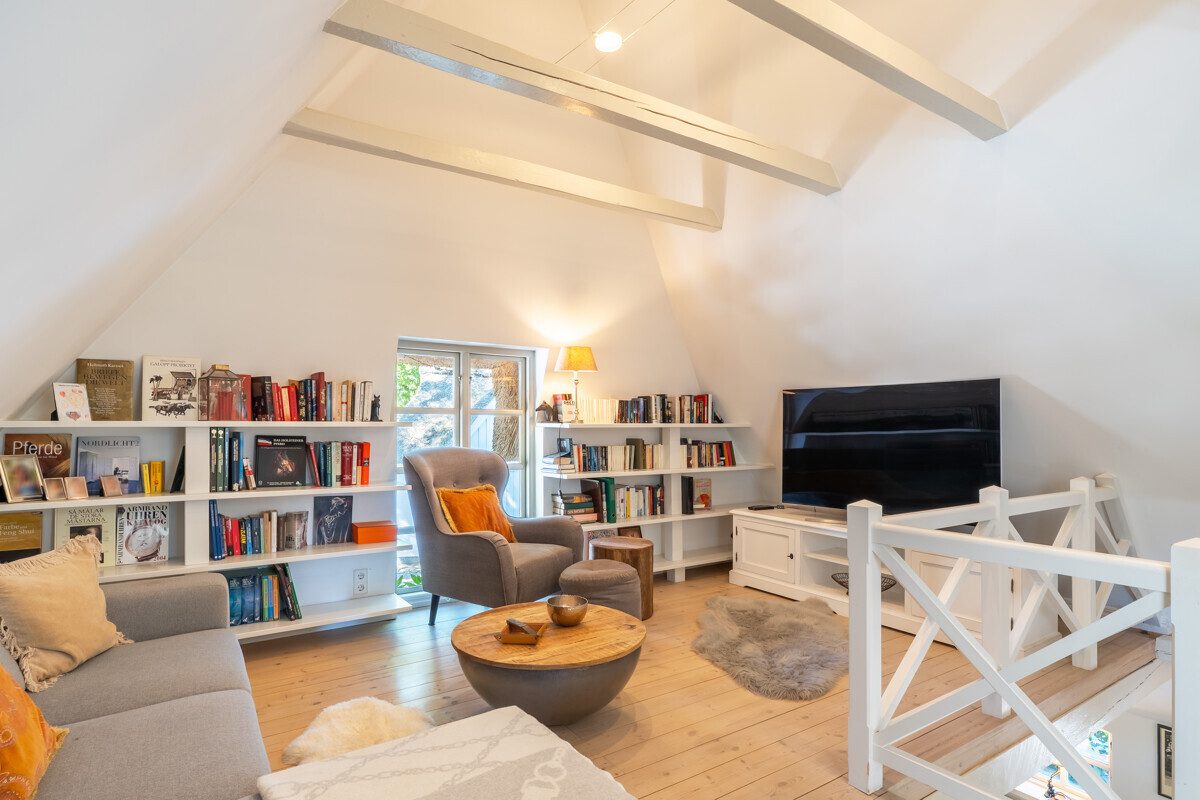 Immobilienangebot - Lindhöft / Noer - Alle - Das Glück dieser Erde... Reetdachensemble für Pferdeliebhaber