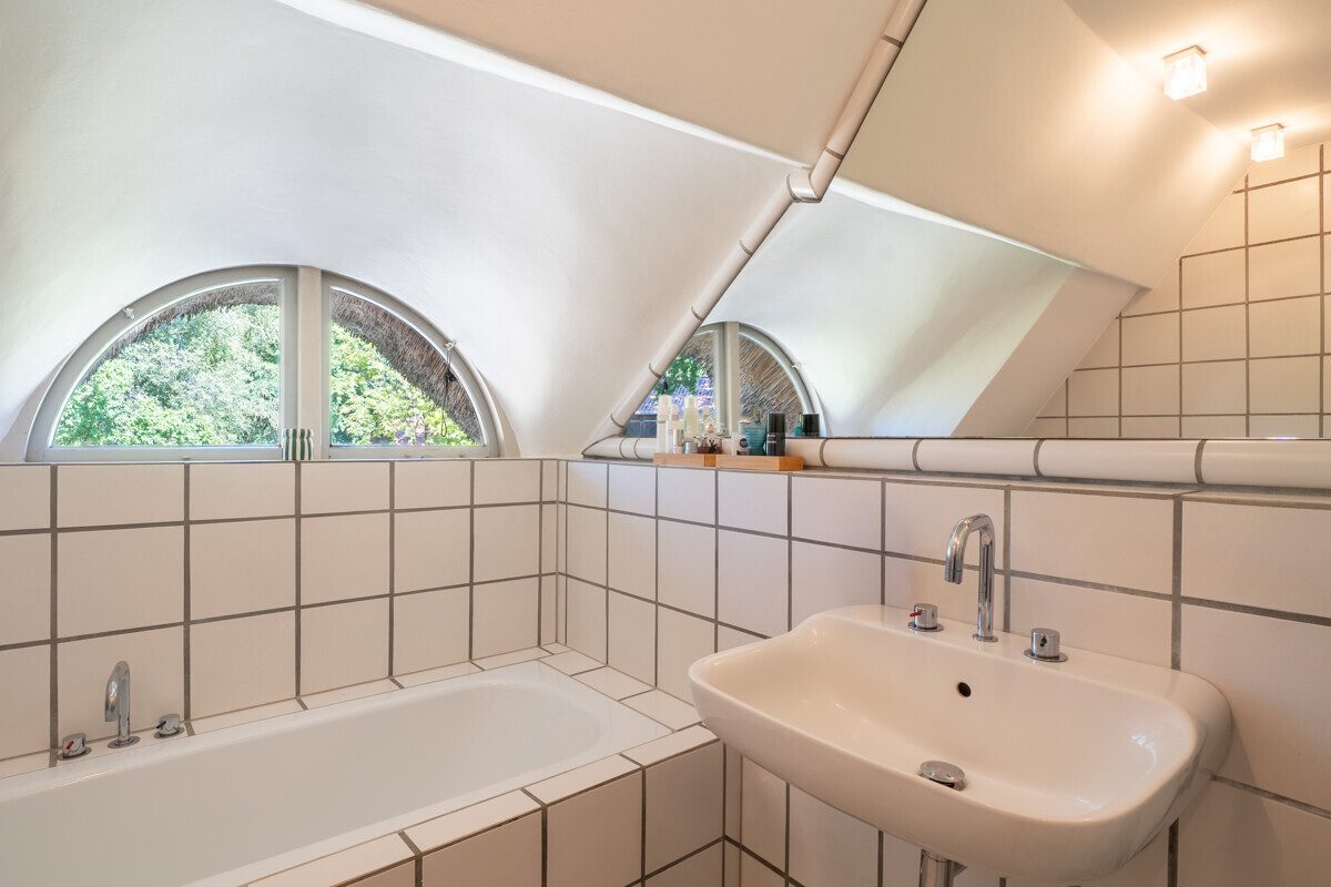 Immobilienangebot - Lindhöft / Noer - Alle - Das Glück dieser Erde... Reetdachensemble für Pferdeliebhaber