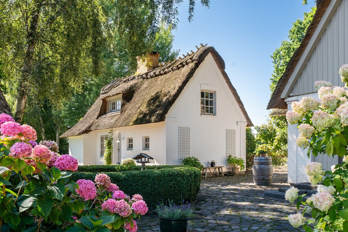 Immobilienangebot - Lindhöft / Noer - Alle - Das Glück dieser Erde... Reetdachensemble für Pferdeliebhaber