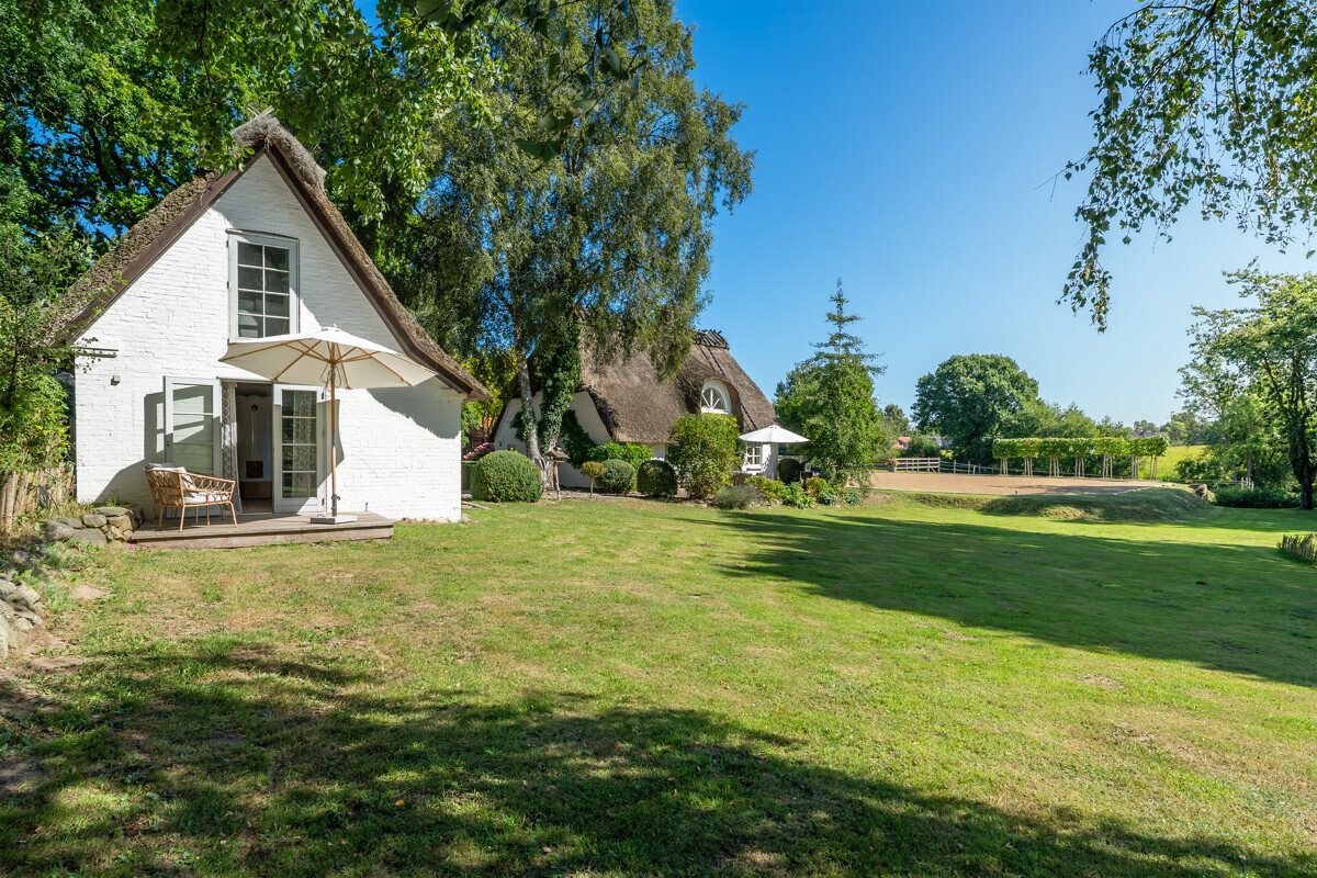 Immobilienangebot - Lindhöft / Noer - Alle - Das Glück dieser Erde... Reetdachensemble für Pferdeliebhaber