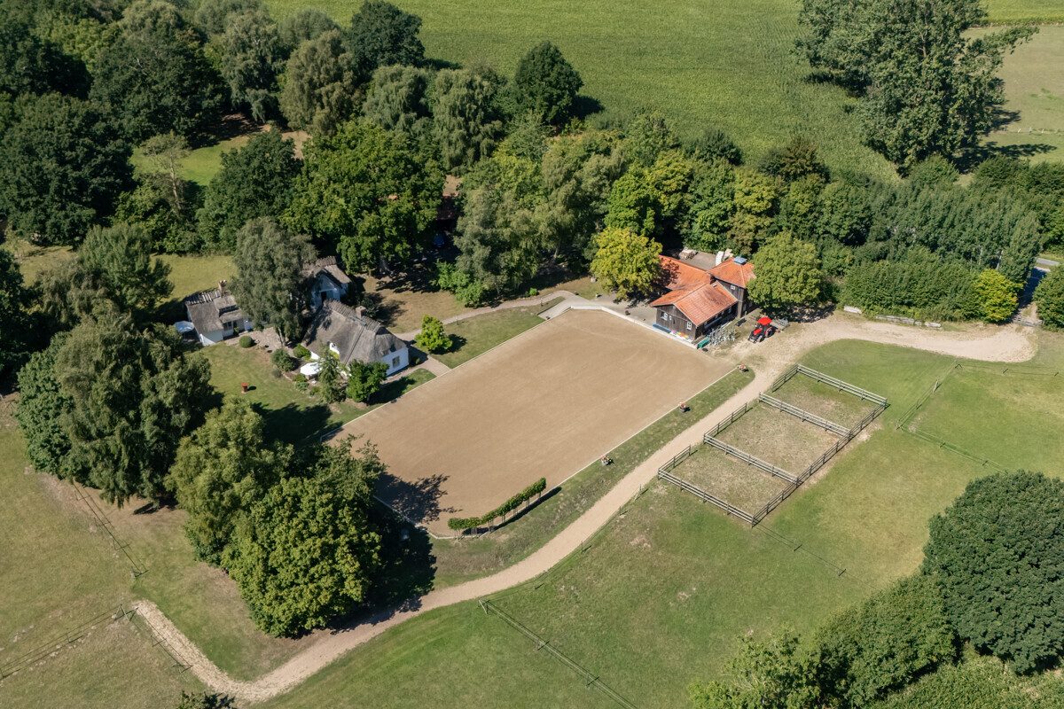 Immobilienangebot - Lindhöft / Noer - Alle - Das Glück dieser Erde... Reetdachensemble für Pferdeliebhaber