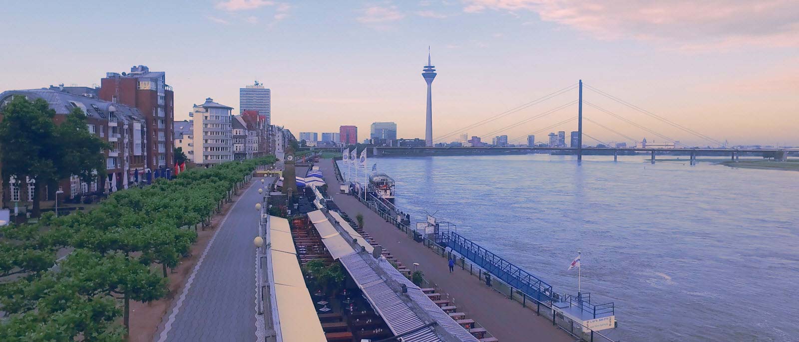 Panoramabild von Düsseldorfer Hafen