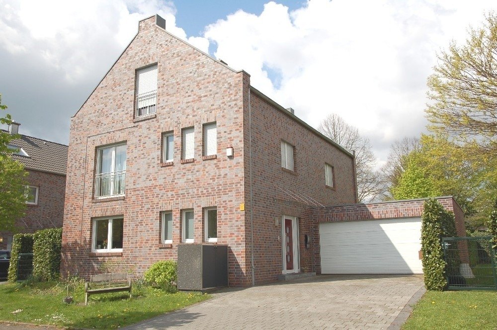 Böcker Wohnimmobilien - Immobilienangebot - Düsseldorf - Haus - Großzügigkeit trifft Exklusivität! Freistehendes Einfamilienhaus in Wittlaer