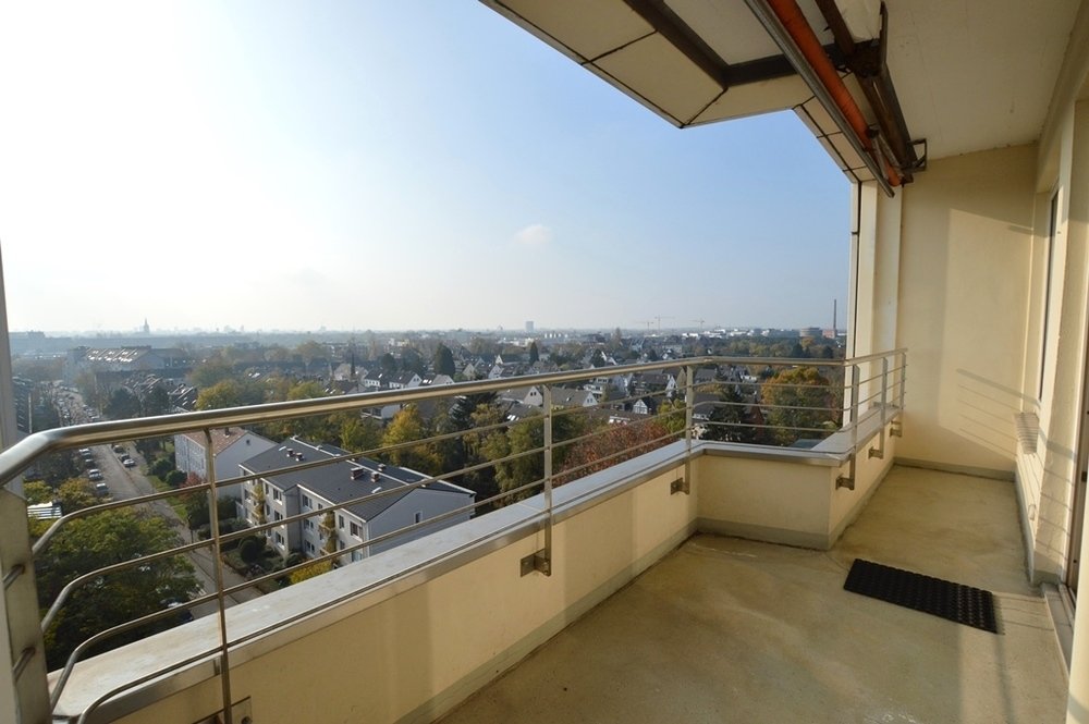 Balkon Böcker Wohnimmobilien - Immobilienangebot - Düsseldorf - Wohnung - Wohnen mit Weitblick! Sanierte 3-Zimmer-Wohnung mit hochwertiger Einbauküche & zwei Balkonen