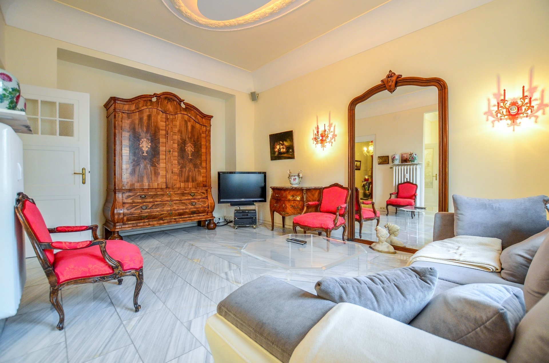 Böcker Wohnimmobilien - Immobilienangebot - Düsseldorf - Wohnung - Exklusive 3-Zimmer-Jugendstil-Wohnung im Herzen von Oberkassel!