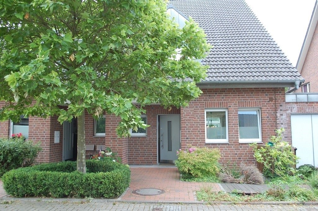 Böcker Wohnimmobilien - Immobilienangebot - Düsseldorf / Lohausen - Haus - Exklusives Doppelhaus an der internationalen Schule in Kaiserswerth!